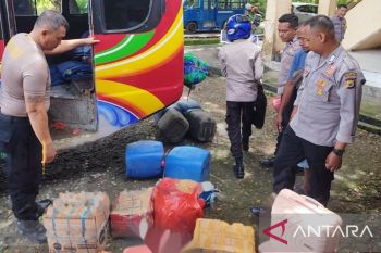 Polisi gagalkan peredaran 120 liter miras ilegal di Ambon