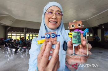 Dokter anak sarankan orang tua batasi durasi menonton anak