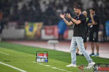 Pelatih Persija sayayangkan timnya tidak hadapi Persib di Jakarta