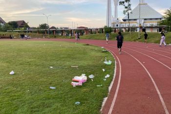 Sampah berserakan di Lapangan Syeh Yusuf Gowa