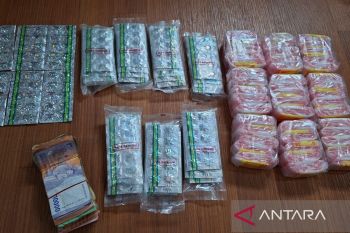 Polisi ringkus pengedar obat keras ilegal berupa 759 butir tramadol di Bekasi