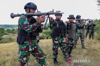 Prajurit Yonif 3 Marinir uji ketepatan senjata bantuan di Situbondo