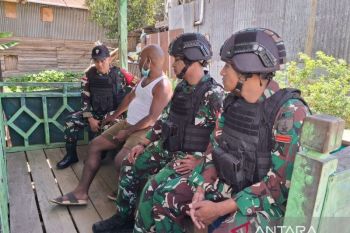 Satgas Yonif 511 perkuat komunikasi dengan tokoh masyarakat Karubaga