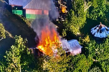 TNI buru pelaku pembakaran rumah di Kabupaten Puncak