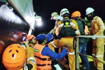 Tim SAR evakuasi ABK asal Tiongkok di perairan Karang Jamuang