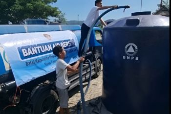 Karantina NTB menyalurkan 5.000 liter air bagi hewan kurban kehausan