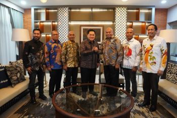 Menpora bersama Gubernur Papua terus komitmen majukan sepak bola daerah