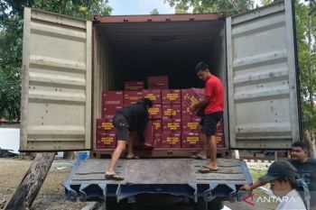 Kemensos salurkan paket bantuan bagi 1.309 korban gempa Flores Timur