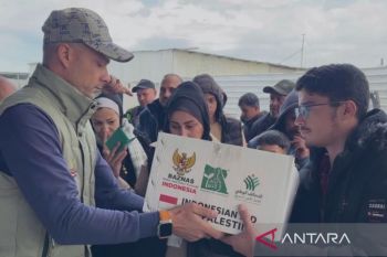 Indonesia's Baznas delivers 15,000 staple packages to Palestinians