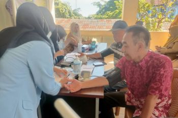 Jamaah calon haji OKU Sumsel disuntik vaksin COVID-19, jadi syarat wajib