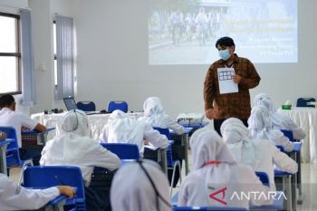 Ketika guru bahasa gagap menulis