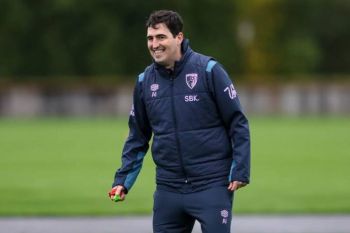 Andoni Iraola kandidat terkuat gantikan Arne Slot