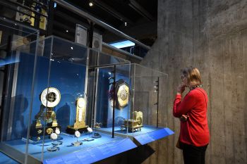 Menelusuri koleksi Museum Horologi Internasional di Swiss