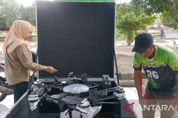 Bangka Selatan salurkan bantuan tiga unit drone pertanian