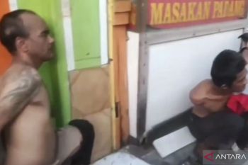 Dua orang pencuri motor jadi sasaran amukan massa di Cengkareng Jakbar