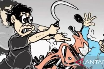 Polisi amankan terduga begal bersenjata celurit dari amukan massa