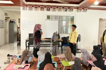 Mahasiswa UNP bantu pemulihan pendidikan dan psikososial masyarakat pascabencanca di Tanah Datar