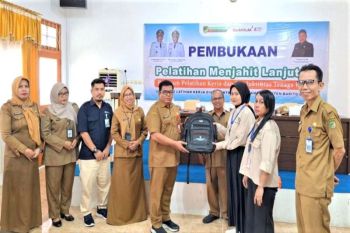 Berdayakan ekonomi, Disnakertranskop Barut adakan pelatihan menjahit lanjutan