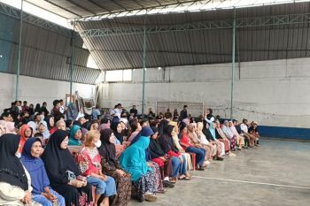 Pemkot Bandarlampung salurkan bantuan beras dan uang kepada warga terdampak banjir