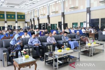 Petugas haji Palembang prioritaskan layanan ramah lansia