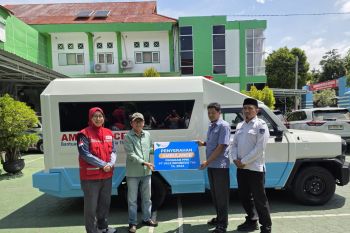 Vale perkuat layanan kesehatan Kolaka lewat bantuan Ambulans untuk PMI