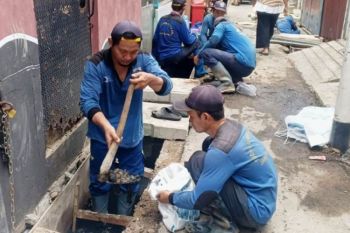 Sudin SDA Jakbar rampungkan perbaikan saluran atasi genangan di RW 03 Tambora
