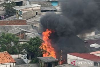 60 personel Gulkarmat padamkan kebakaran rumah di Pulogebang Jaktim