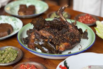 Menjaga warisan resep keluarga dalam ayam goreng kremes ketumbar