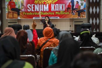 Dinkes Kediri edukasi penderita diabetes senam kaki