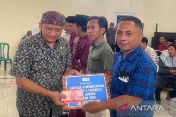 Pemprov Jatim bantu modal usaha 98 pelaku UMKM di Bangkalan