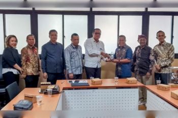Panja LKPJ DPRD Murung Raya serap strategi pembangunan di DPRD Surabaya
