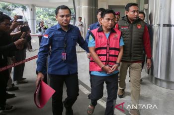 Kejagung menyerahkan tersangka Hery Susanto ke JPU