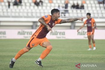 Persib Diuji Dewa United, Borneo FC Bentrok Sengit dengan PSM di Super League