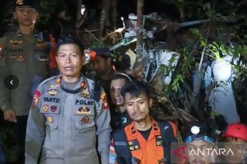 Evakuasi korban helikopter PK-CFX dilanjutkan esok hari