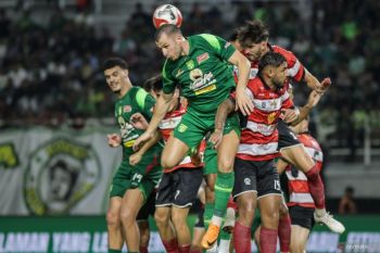 Pelatih Persebaya nilai Madura United unggul efektivitas permainan