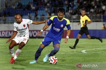 Arema bidik tiga poin dari Persis untuk masuk 10 besar