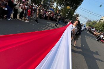Merah Putih sepanjang 100 meter membentang di Karnaval Paskah Kota Semarang 2026