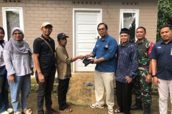 PT Semen Padang serahkan kunci rumah layak huni untuk Warga Koto Lua, wujud nyata kepedulian sosial perusahaan