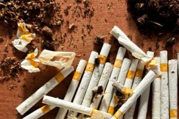 Petugas Lapas Karawang gagalkan penyelundupan puluhan batang rokok berisi narkoba