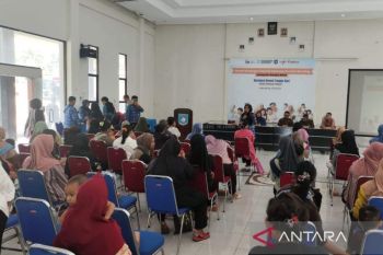 Pemkab Bangka Barat-OJK salurkan bantuan nutrisi cegah stunting