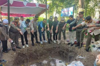 Satpol PP Lombok Timur musnahkan ribuan liter miras