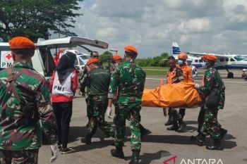 Pasgat dan Basarnas evakuasi jenazah korban heli PK-CFX ke Pontianak