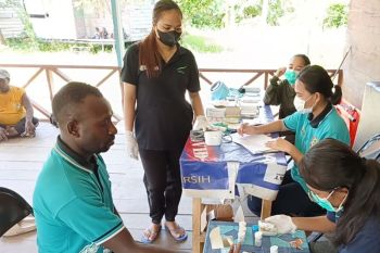 Tim Kampung Sehat YPMAK dan Pustu Wumuka periksa kesehatan warga