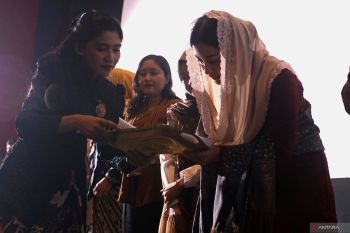 Novita Hardini luncurkan buku &ldquo;Bising dan Hening&rdquo;