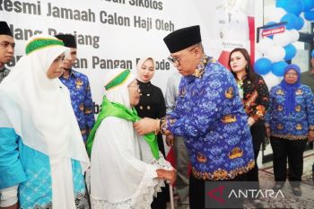 Wako Padang Panjang lepas 86 CJH ke Tanah Suci