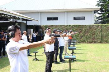 Imigrasi Sumut tingkatkan kesiapsiagaan ASN melalui pelatihan menembak