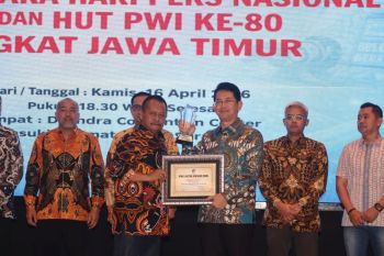 Dirut Bank Jatim raih penghargaan tokoh transformasi perbankan