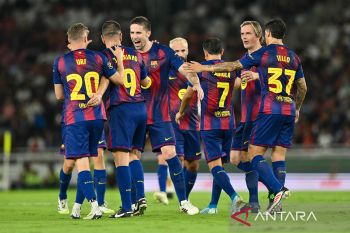 Hasil Clash of Legends GBK: Barcelona Legends menang telak, pesta gol ke gawang DRX World