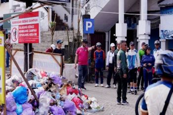 Tinjau sampah, Bupati Shalahuddin tegaskan kebersihan kota jadi prioritas