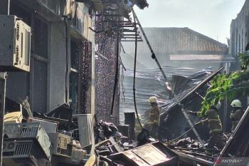 75 personel padamkan kebakaran di Gedung D Kemendagri Jaksel